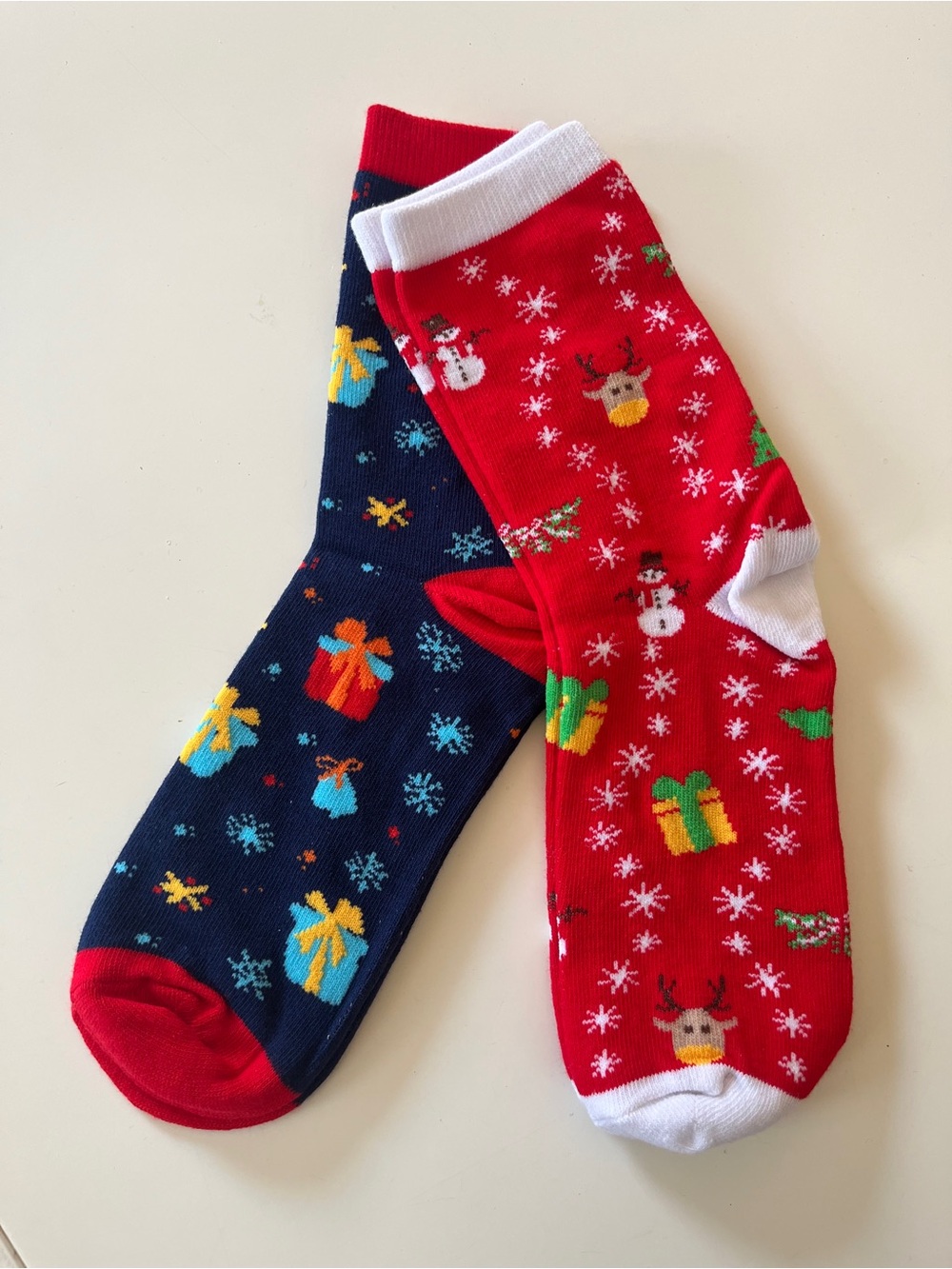 Womens Festive Holiday Crew Socks - 2 pairs